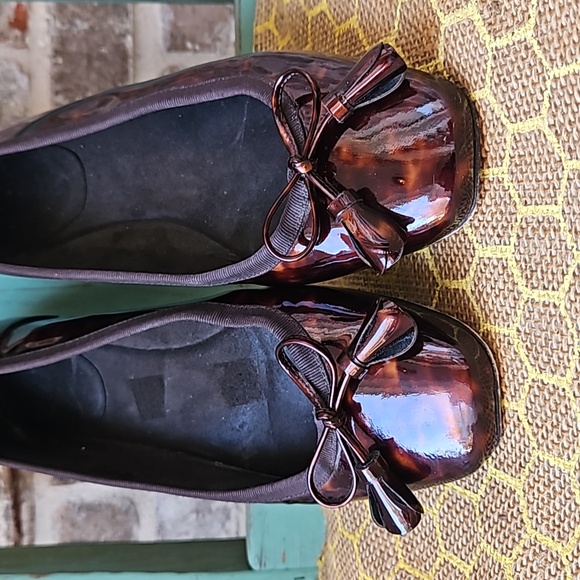 Stuart Weitzman Tortoise Shell Bow Flats - Picture 2 of 5
